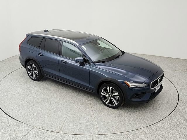 New 2026 Volvo V60 B5 Cross Country Plus w/ Climate Package image 15