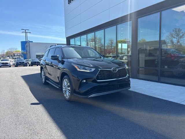 Used 2024 Toyota Highlander Platinum