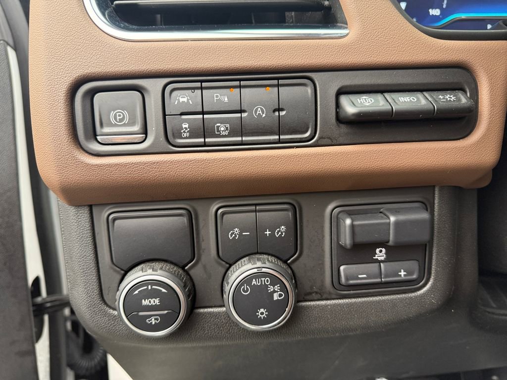 Used 2023 Chevrolet Suburban High Country image 21