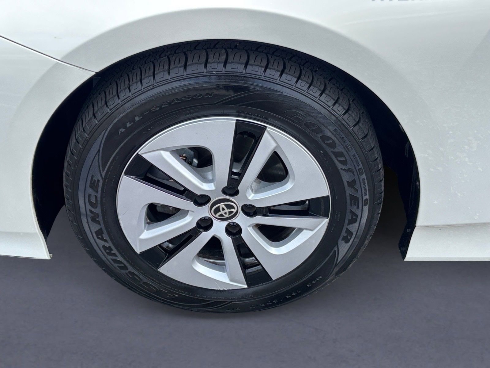 Used 2018 Toyota Prius Two image 12