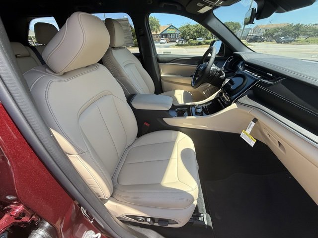 New 2025 Jeep Grand Cherokee Limited w/ Black Appearance Package image 11