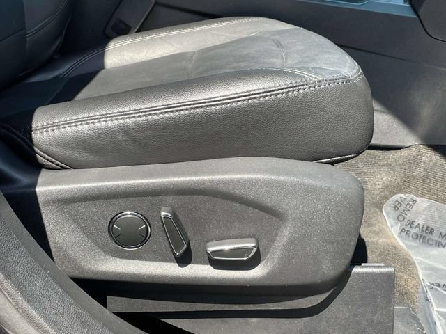 Used 2016 Ford Explorer XLT w/ Equipment Group 202A FWD image 30