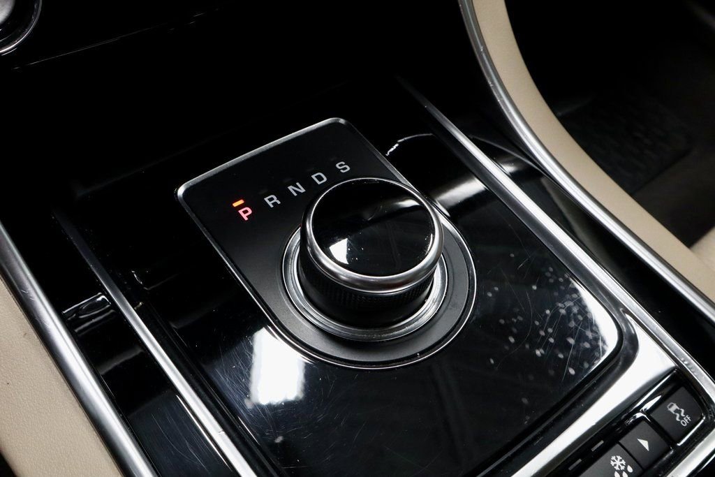 Used 2020 Jaguar XF Prestige image 30