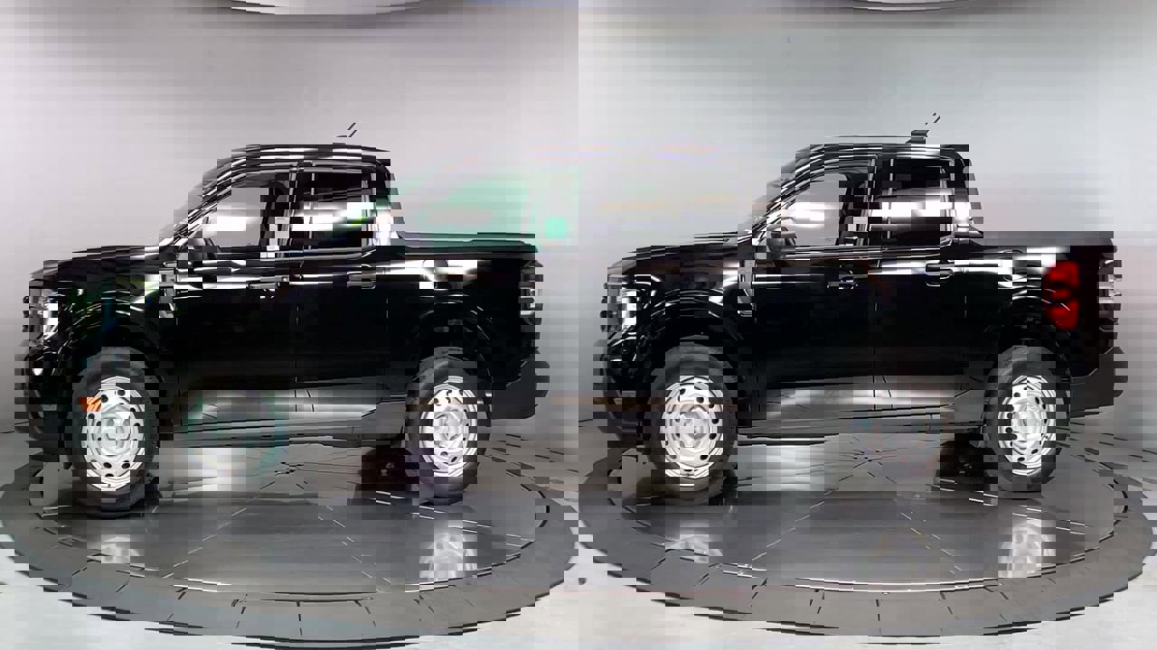 New 2025 Ford Maverick XL image 5