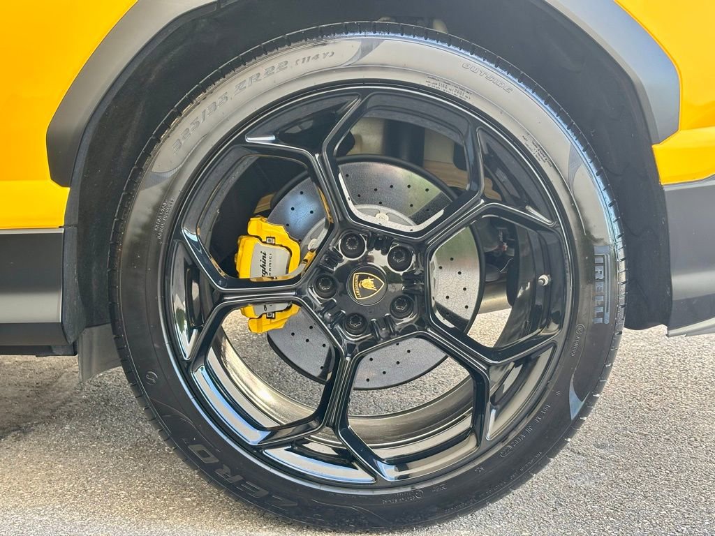 Used 2022 Lamborghini Urus image 16