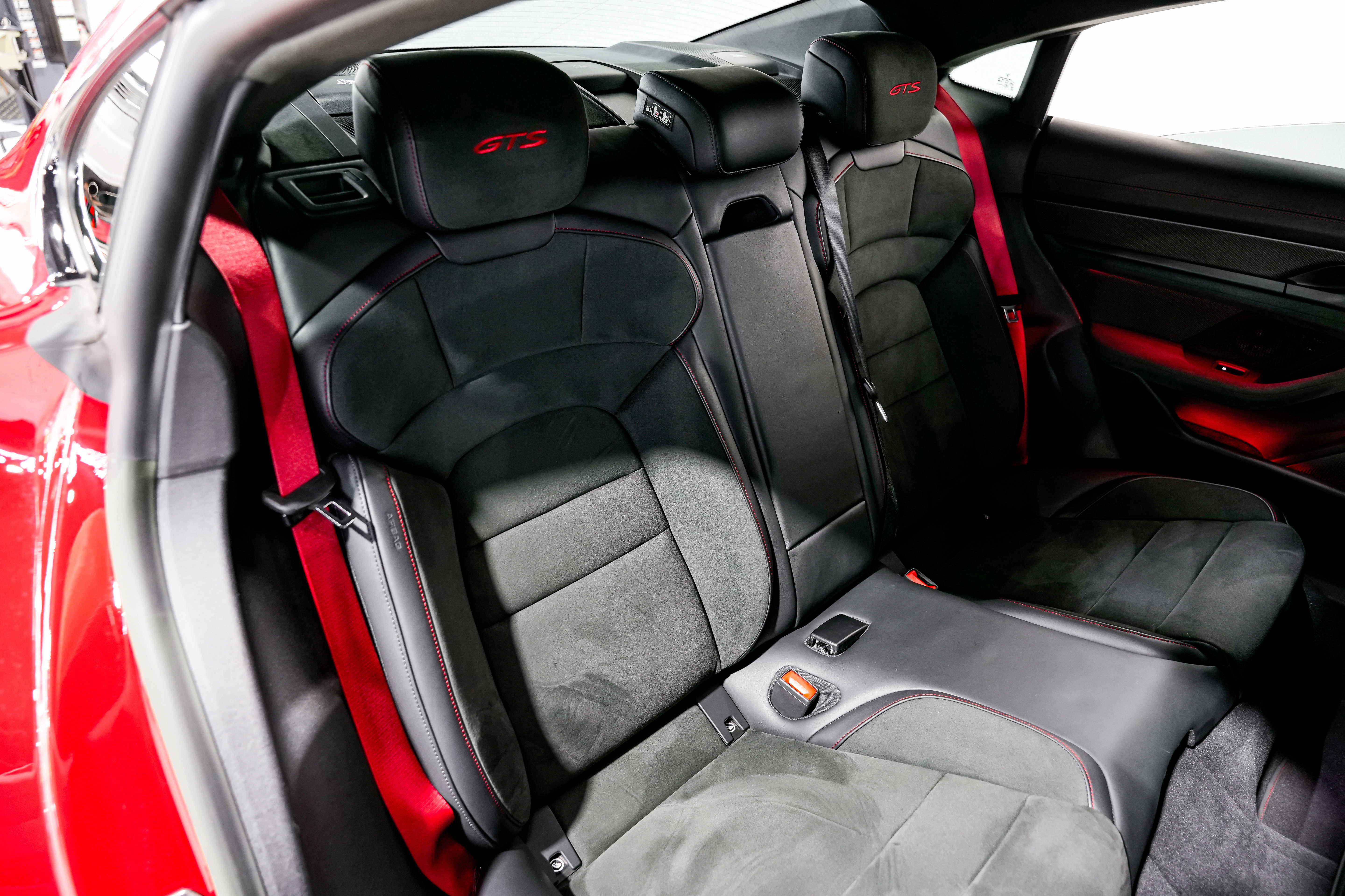 Used 2023 Porsche Taycan GTS image 33