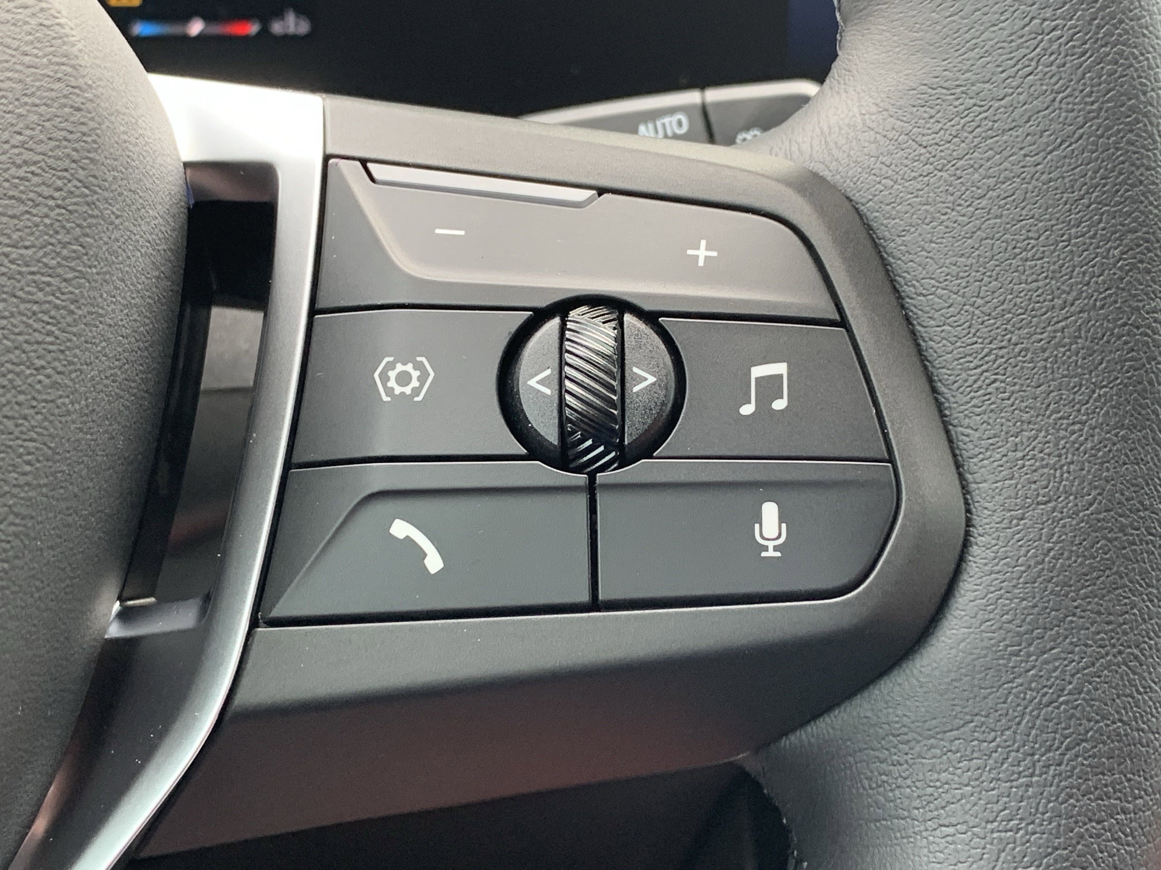 Used 2025 BMW X1 xDrive28i w/ Technology Package image 21