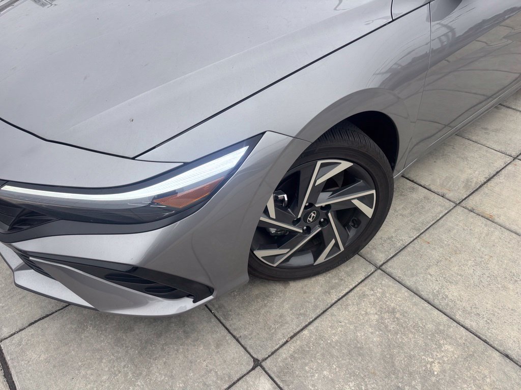 Certified 2026 Hyundai Elantra Limited FWD image 2
