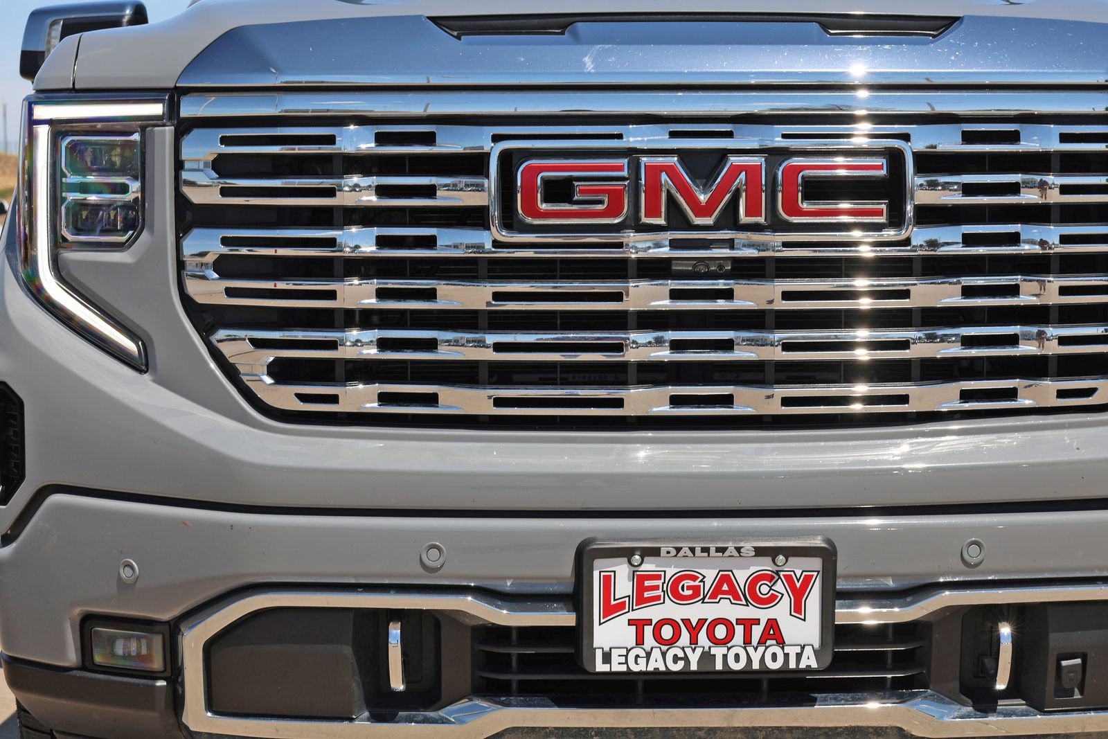 Used 2024 GMC Sierra 1500 Denali RWD image 11