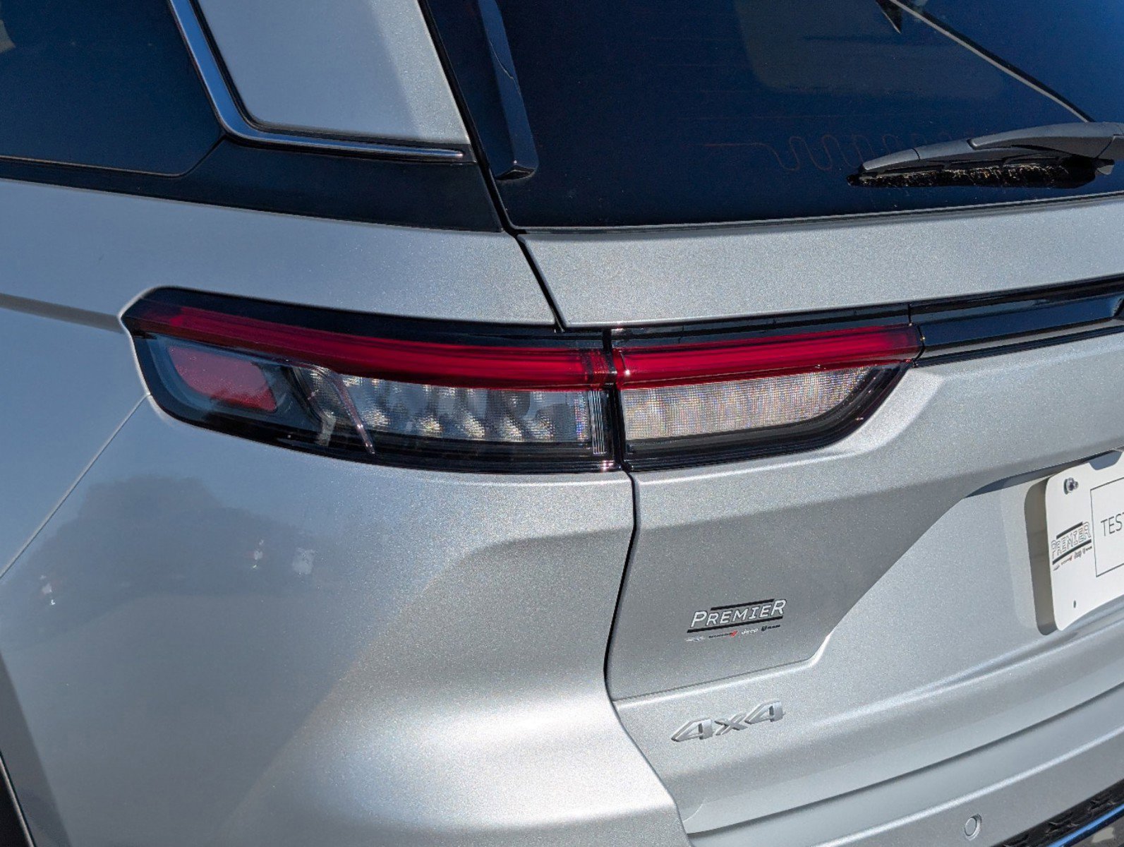 New 2024 Jeep Grand Cherokee Laredo X w/ Luxury Tech Group I image 9