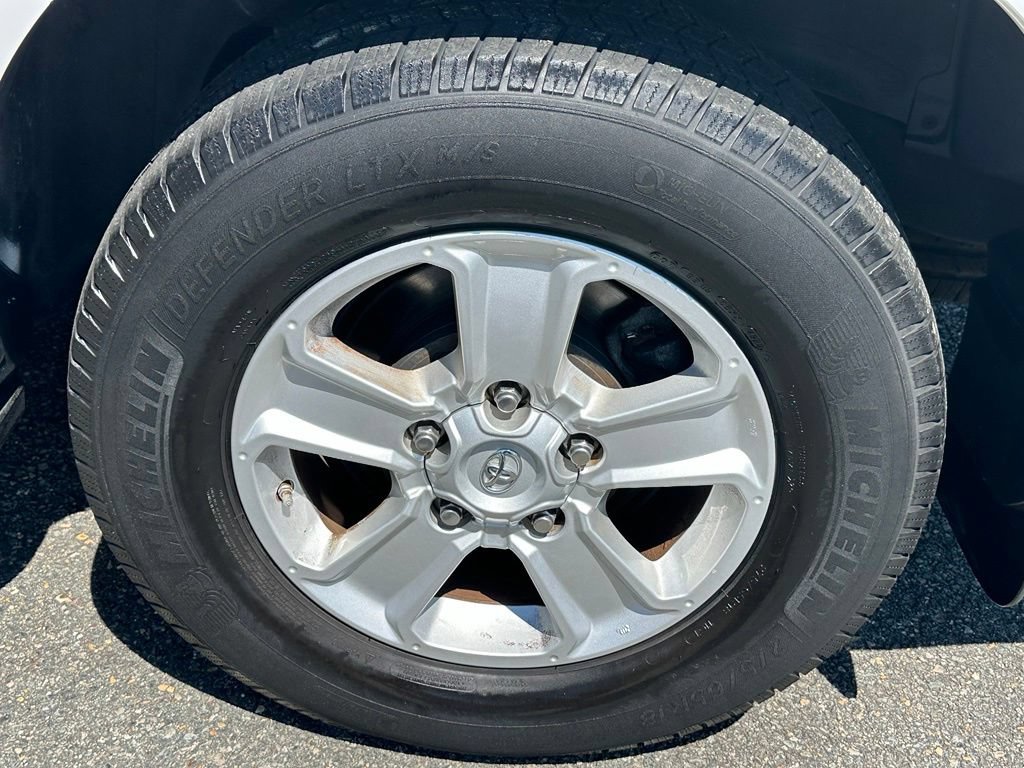 Used 2018 Toyota Sequoia SR5 AWD/4WD image 42