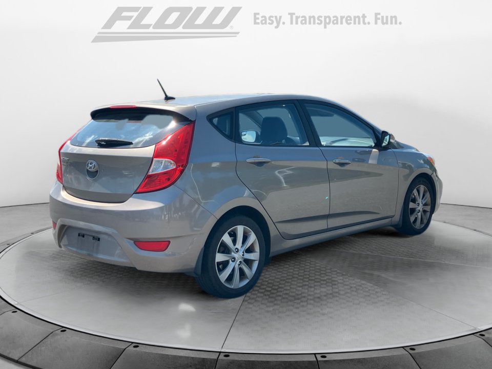 Used 2014 Hyundai Accent SE w/ Option Group 3 FWD image 9