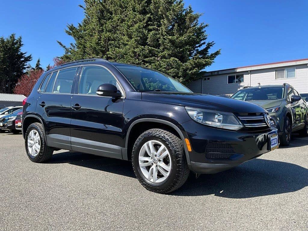 Used 2017 Volkswagen Tiguan S image 2