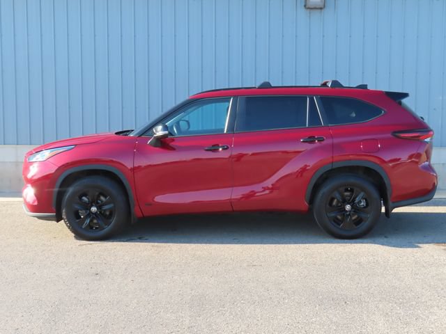 Used 2024 Toyota Highlander LE AWD/4WD image 8