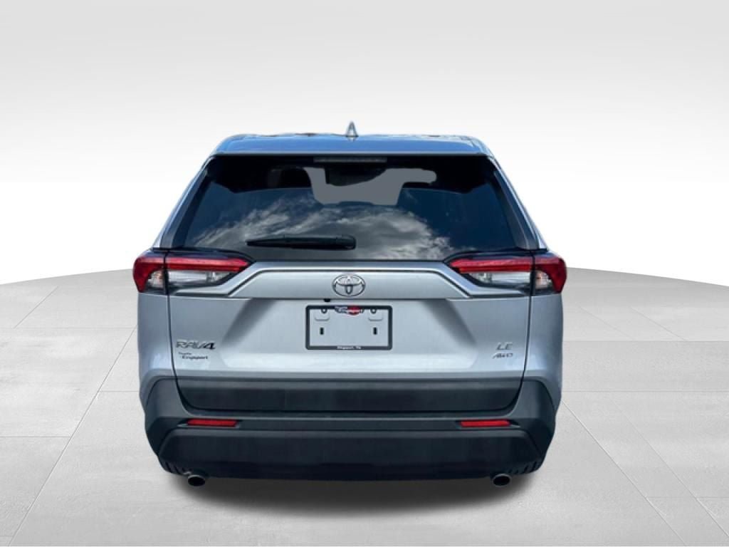 Used 2023 Toyota RAV4 LE AWD/4WD image 5