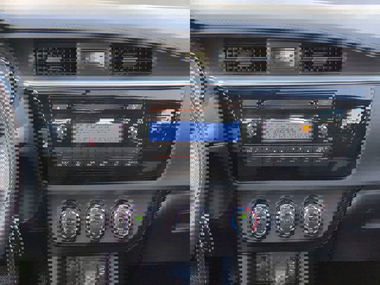 Used 2015 Toyota Corolla L image 16