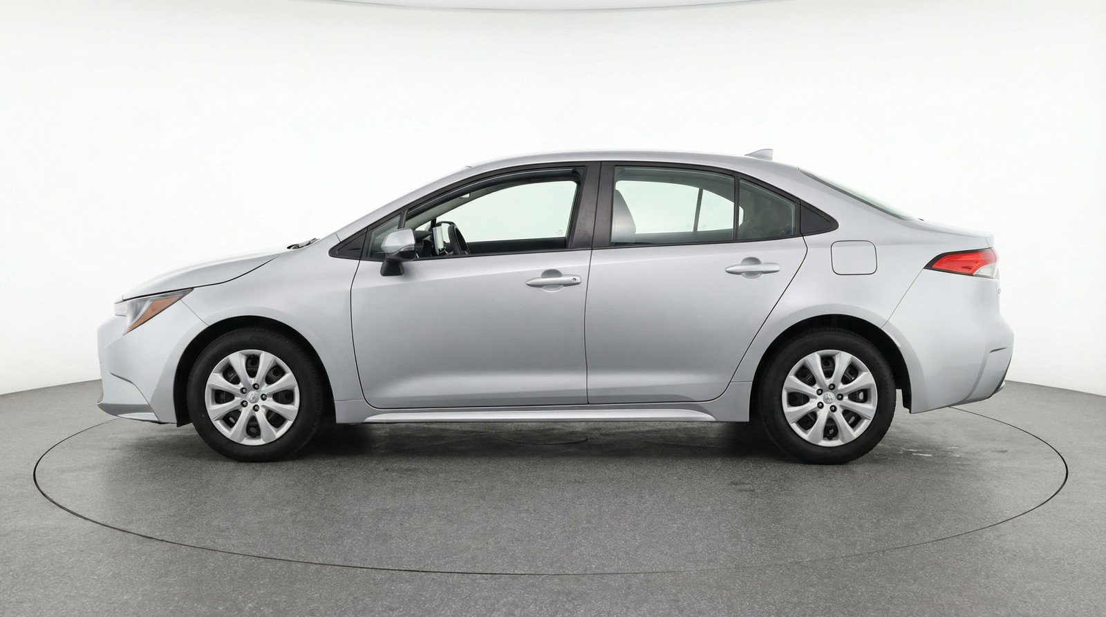 Used 2025 Toyota Corolla LE FWD image 5