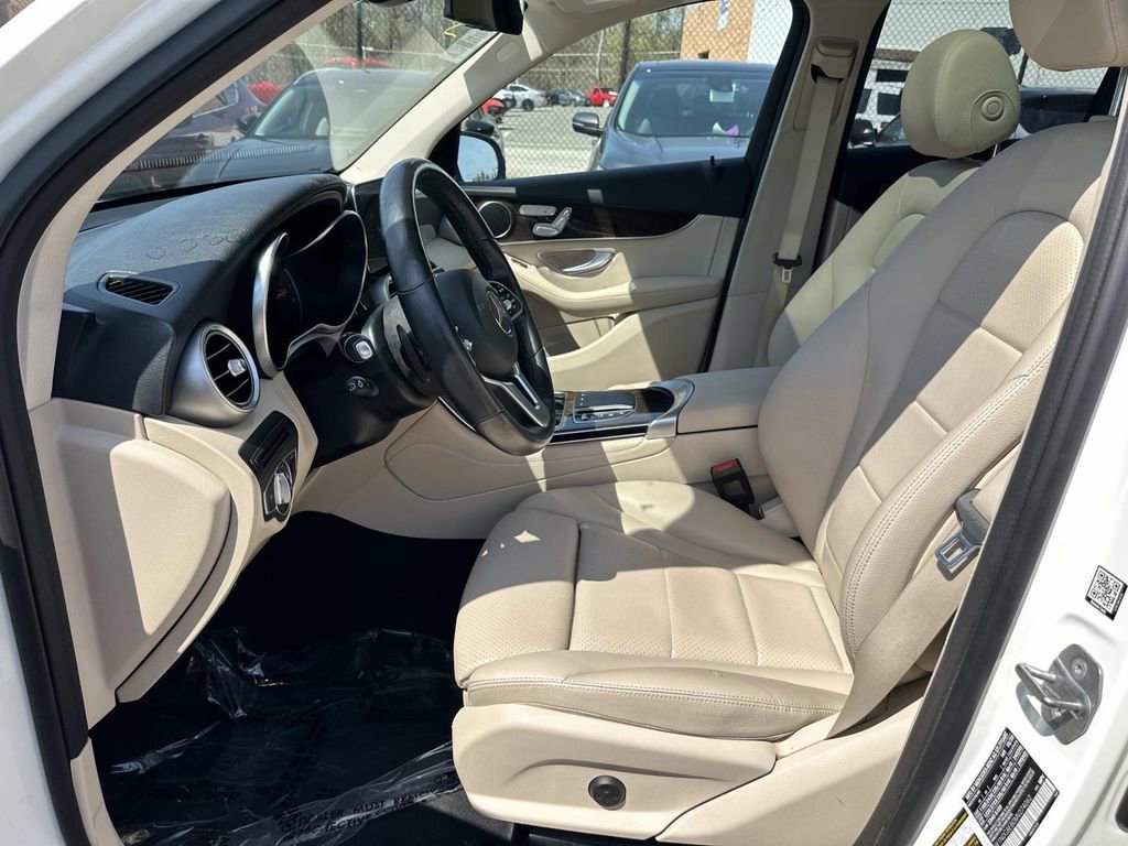 Used 2021 Mercedes-Benz GLC 300 4MATIC w/ Premium Package image 26