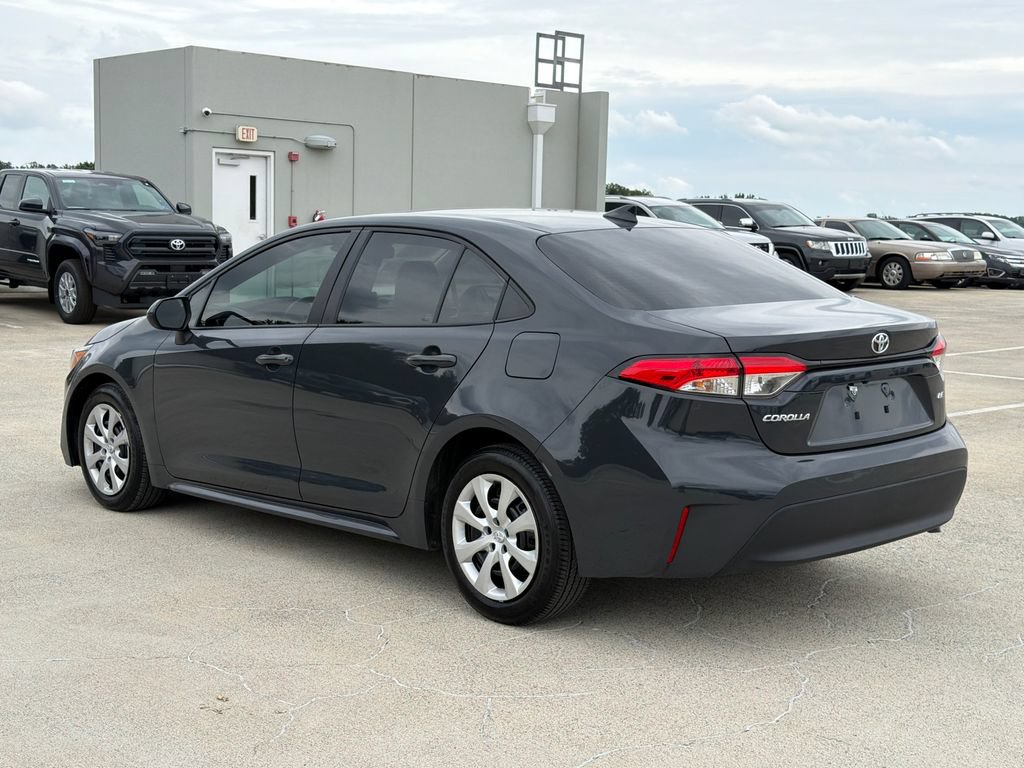 Used 2025 Toyota Corolla LE FWD image 3