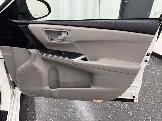 Used 2015 Toyota Camry LE FWD image 8