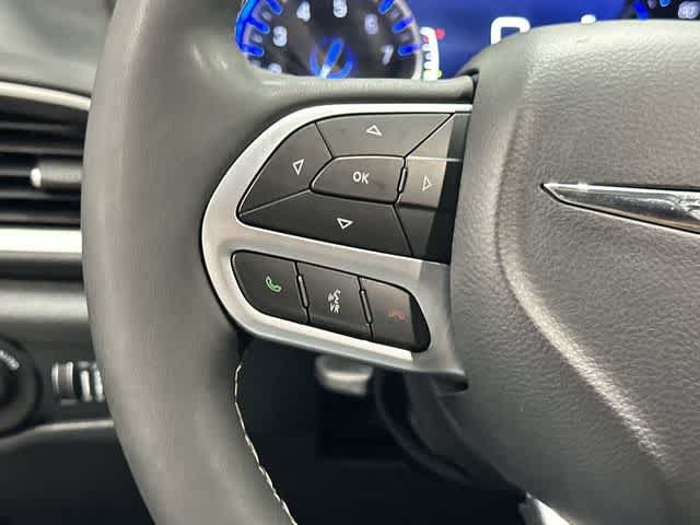 Used 2025 Chrysler Pacifica Select FWD image 17