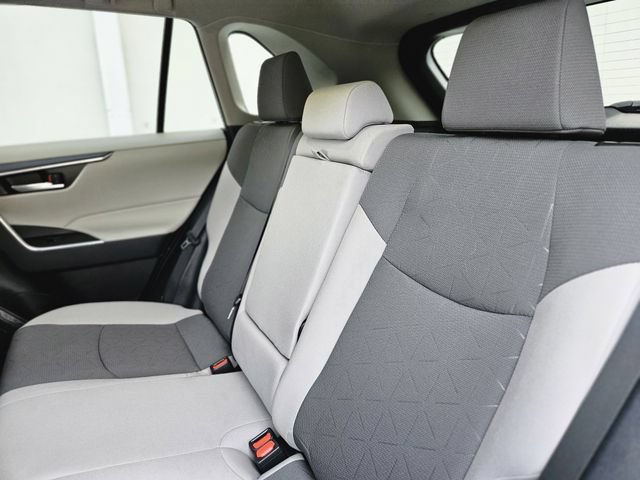 Used 2025 Toyota RAV4 XLE FWD image 28
