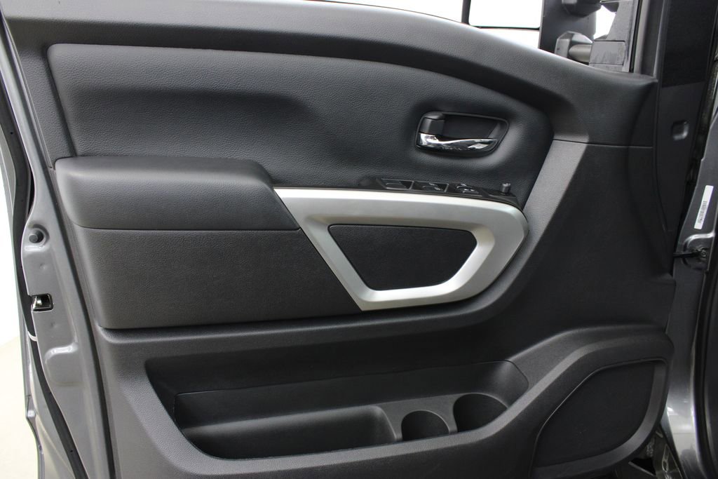 Used 2024 Nissan Titan SV w/ SV Convenience Package image 16
