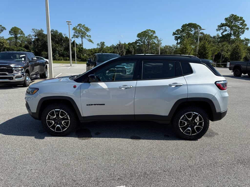 Used 2026 Jeep Compass Trailhawk AWD/4WD image 6