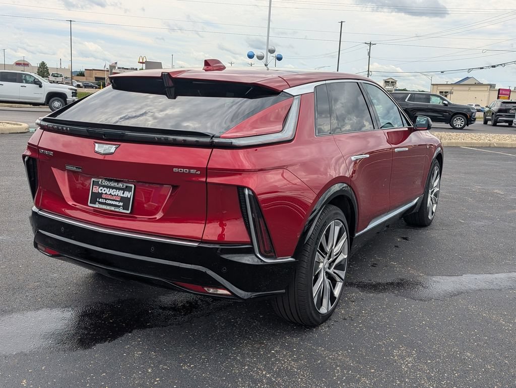 Used 2025 Cadillac Lyriq Luxury w/ LPO, Floor Liner Package AWD/4WD image 7