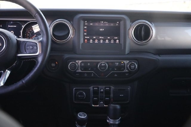 Used 2021 Jeep Wrangler Unlimited Sahara w/ Cold Weather Group AWD/4WD image 24