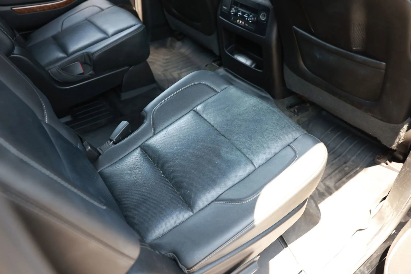 Used 2015 Chevrolet Suburban LTZ AWD/4WD image 16
