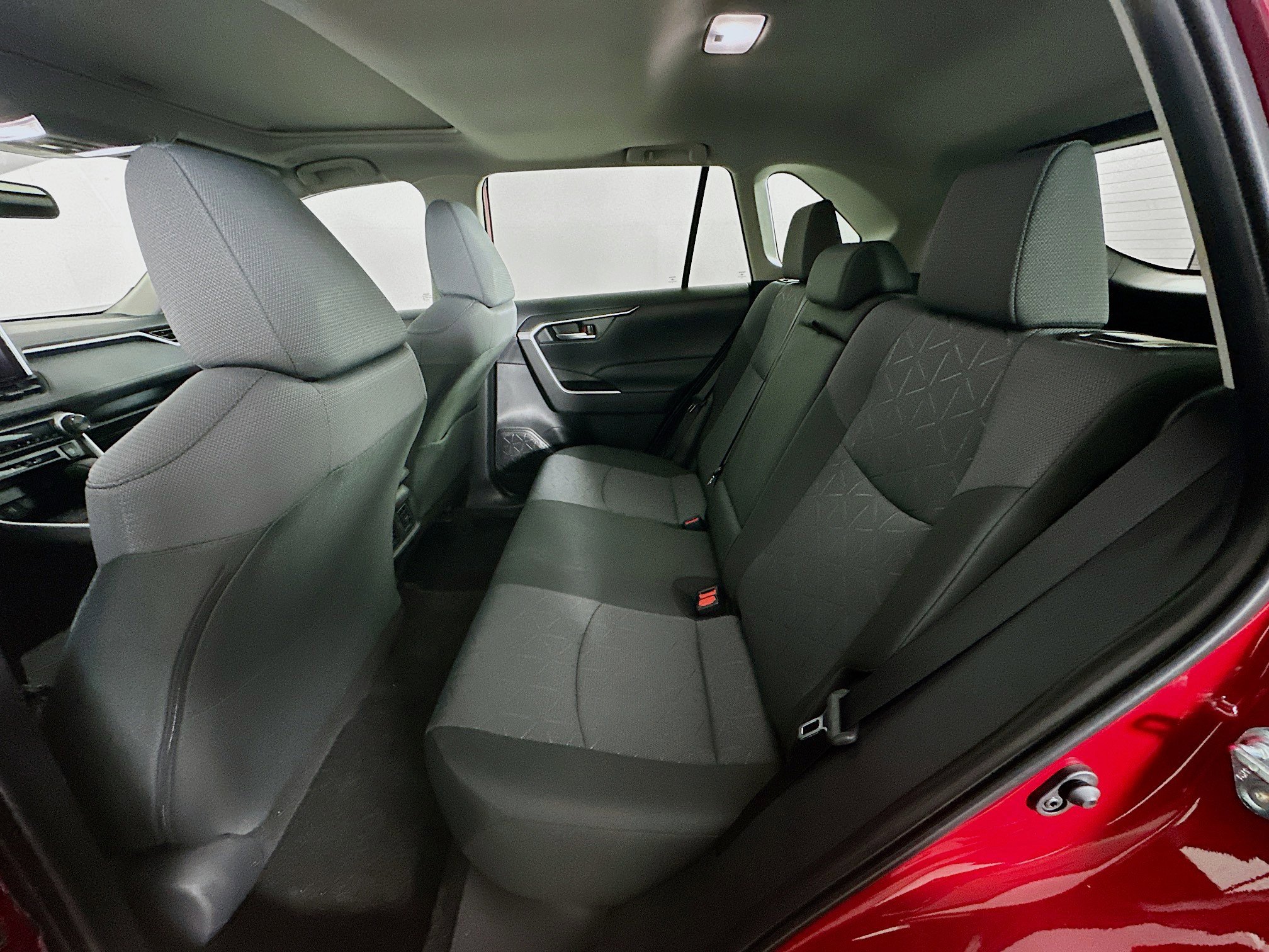 Used 2025 Toyota RAV4 XLE w/ Convenience Package image 30