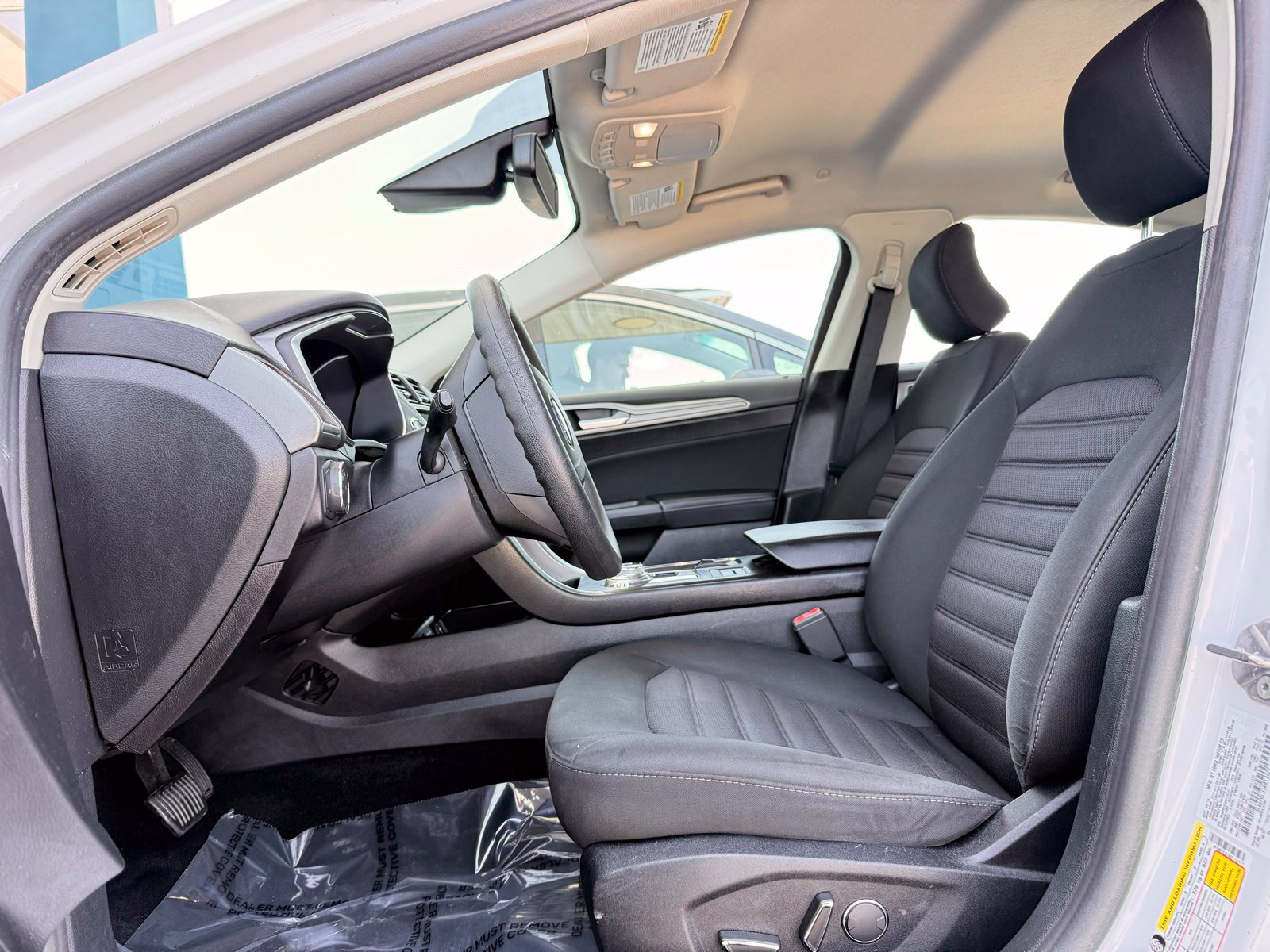 Used 2019 Ford Fusion SE FWD image 12
