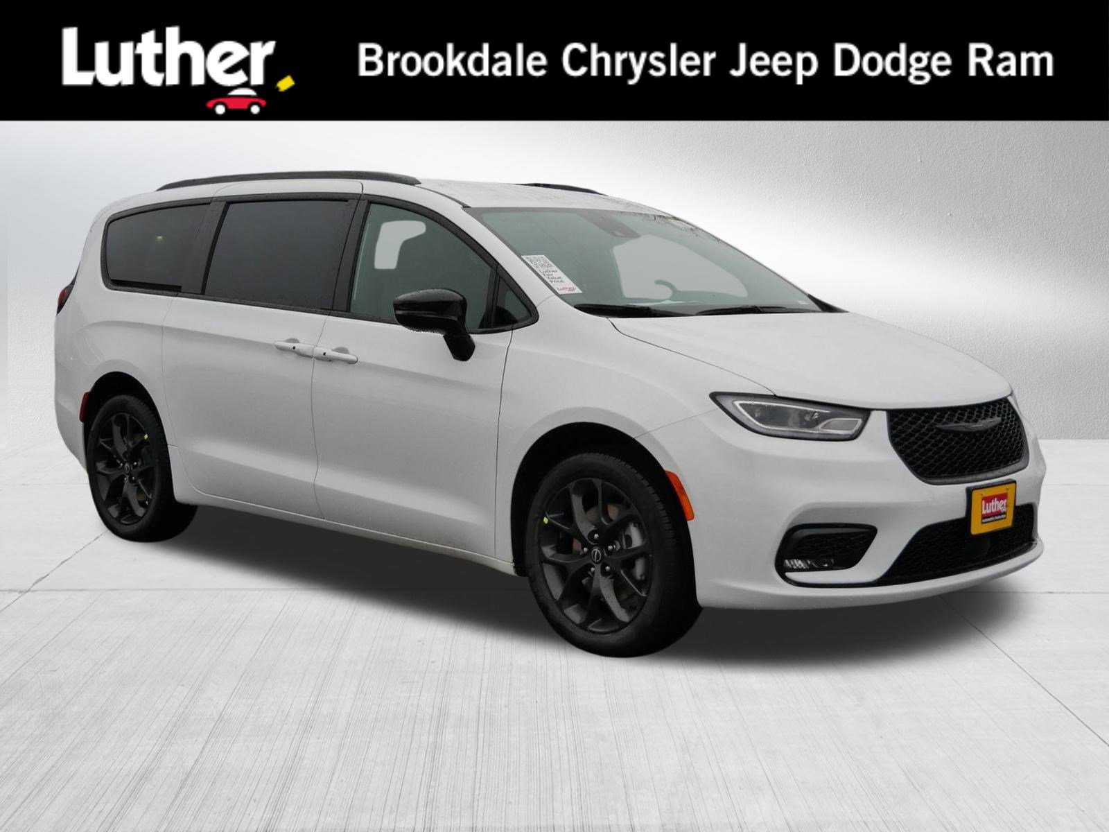 New 2026 Chrysler Pacifica Select w/ S Appearance Package image 1