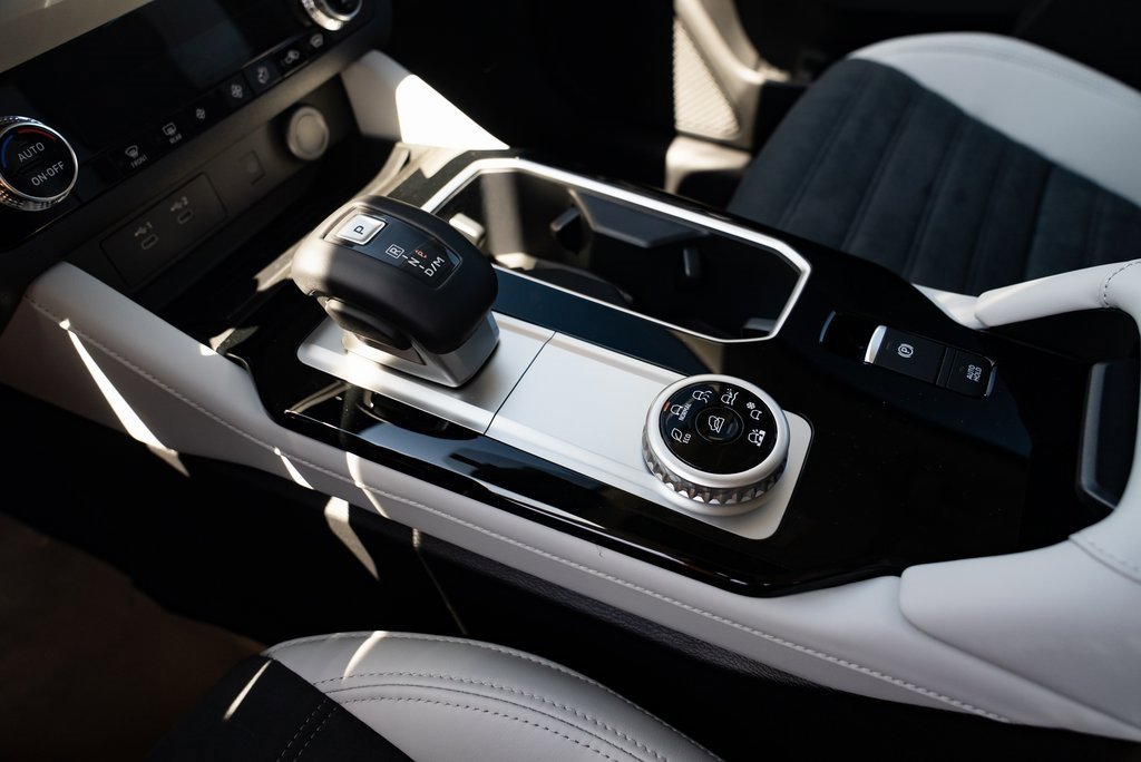 New 2025 Mitsubishi Outlander SEL image 17