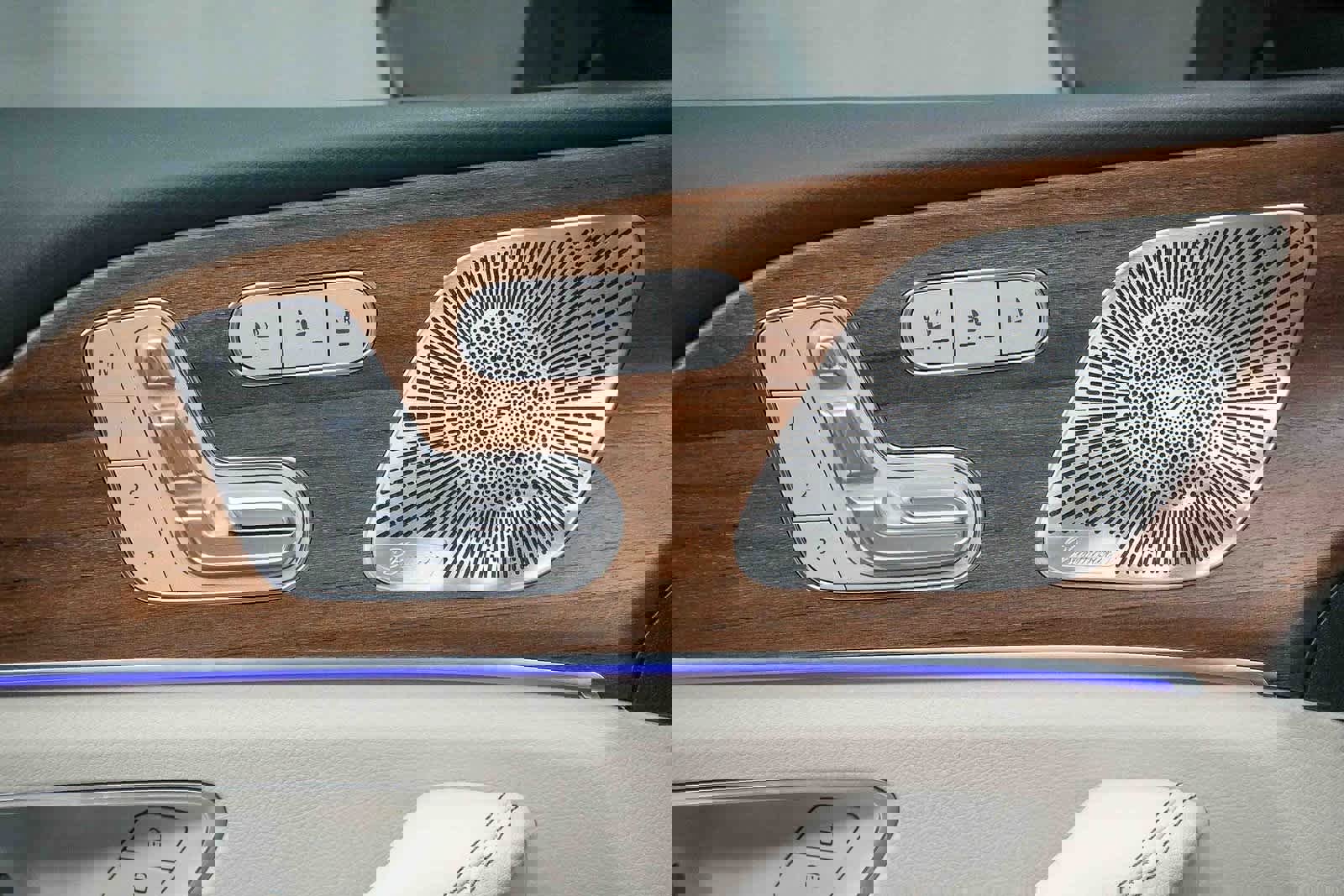 Used 2025 Mercedes-Benz GLS 450 4MATIC image 23