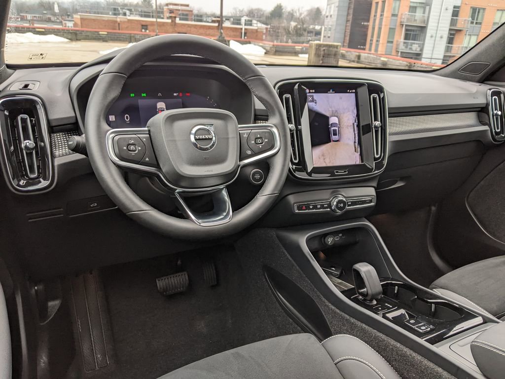 Certified 2025 Volvo XC40 B5 Plus image 12