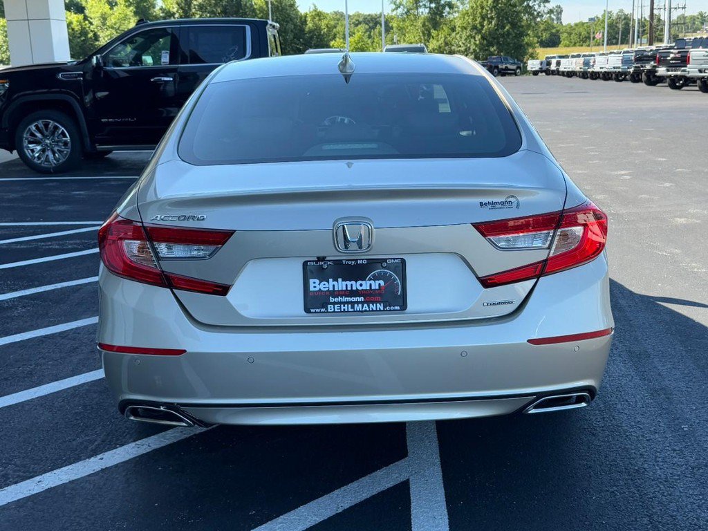Used 2018 Honda Accord Touring image 5