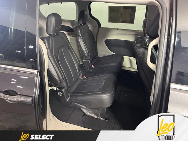 Used 2018 Chrysler Pacifica Touring-L Plus w/ Tire & Wheel Group FWD image 13