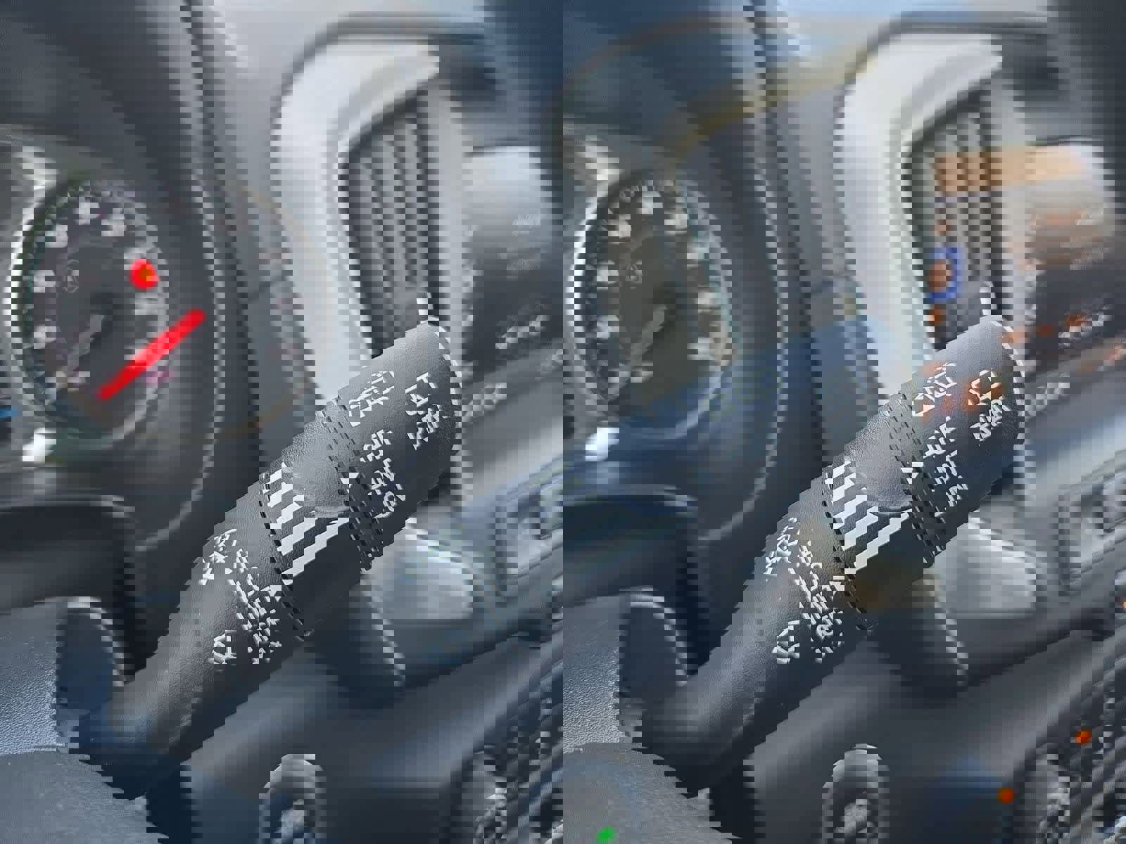 Used 2024 GMC Terrain SLE image 24