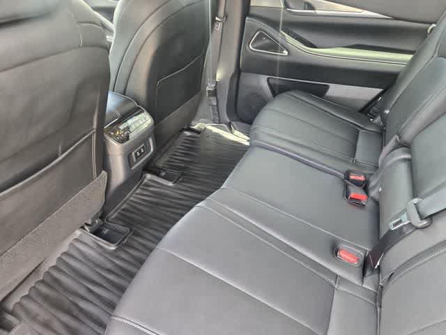 Certified 2027 INFINITI QX60 Luxe w/ Cargo Package FWD image 12