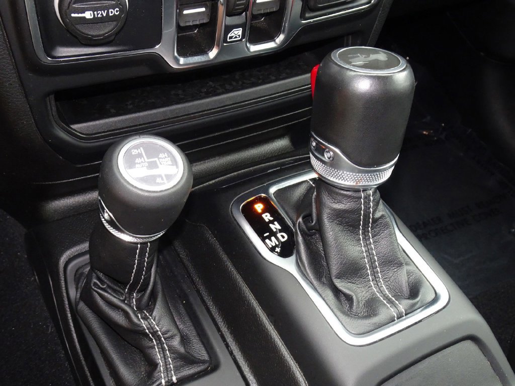 Used 2022 Jeep Wrangler Unlimited Sahara w/ Cold Weather Group AWD/4WD image 16