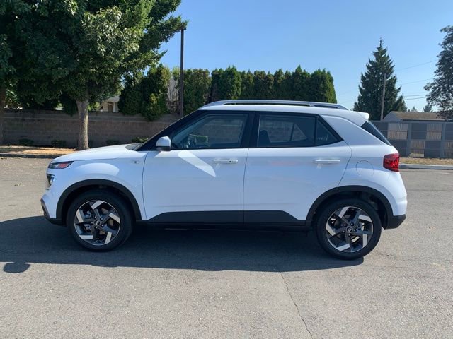 New 2025 Hyundai Venue SEL image 2