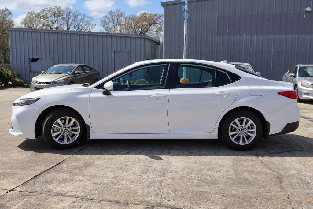 Used 2025 Toyota Camry LE w/ Convenience Package image 23