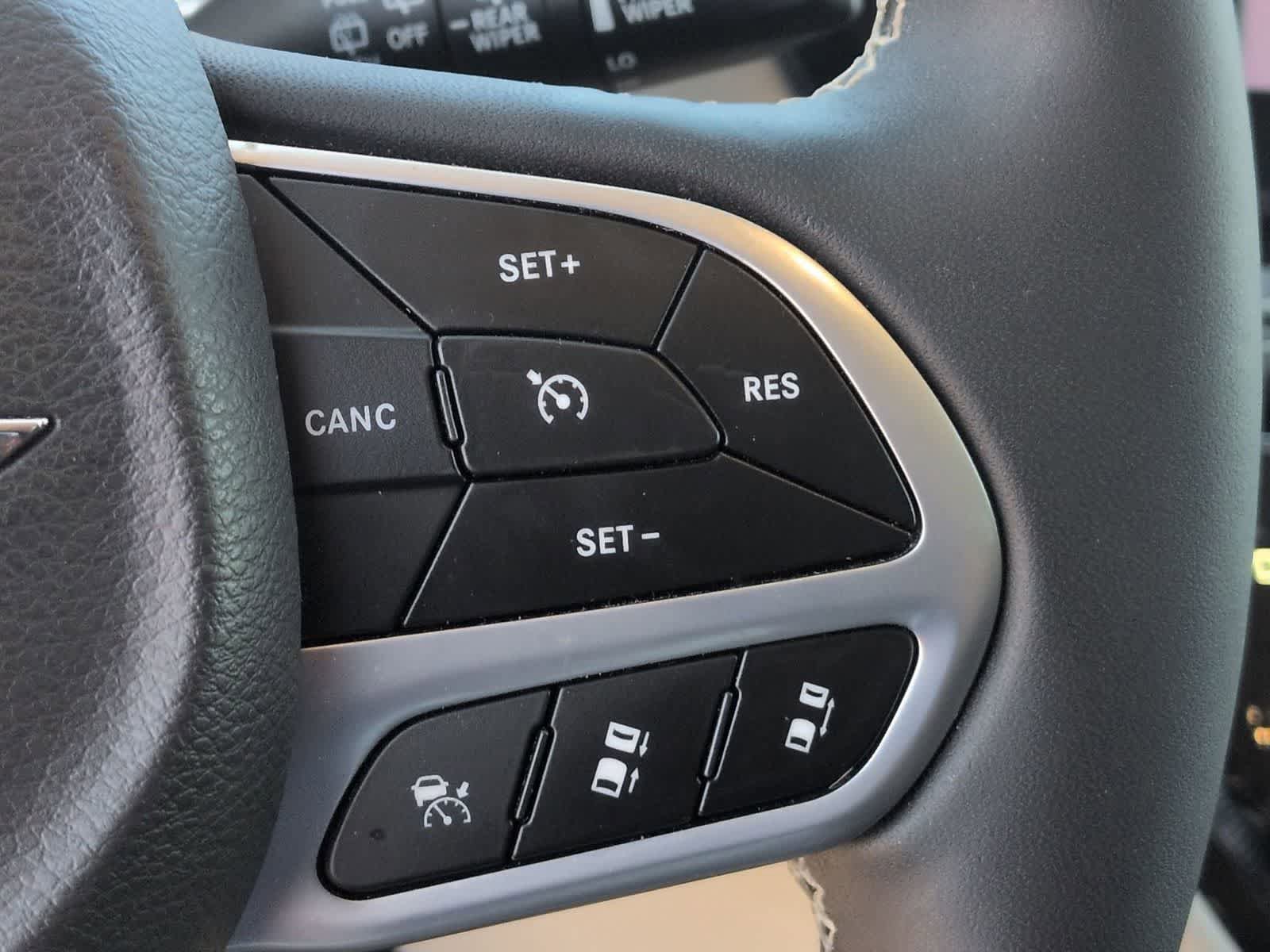 Certified 2023 Chrysler Pacifica Touring-L AWD/4WD image 25