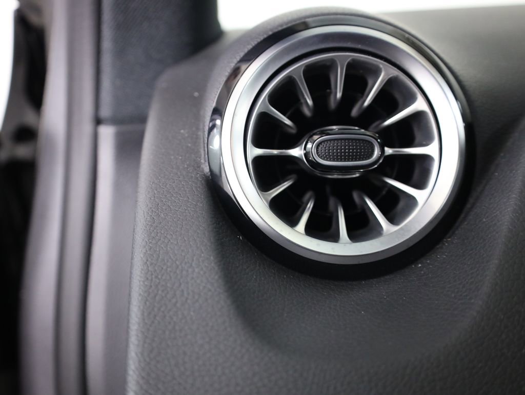 Used 2026 Mercedes-Benz GLA 250 4MATIC image 11