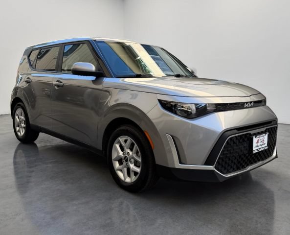 Used 2023 Kia Soul LX w/ Option Group 015 FWD image 9
