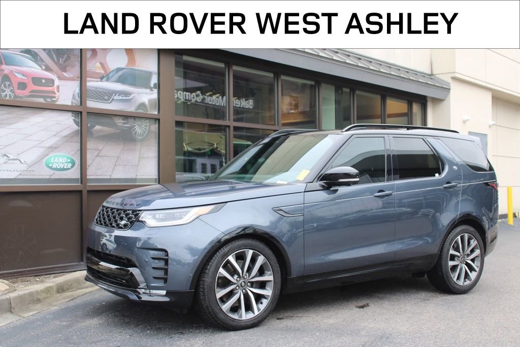 Certified 2025 Land Rover Discovery Dynamic SE image 1