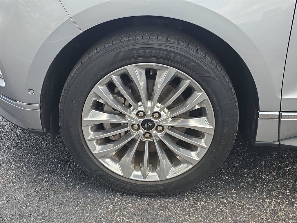 Used 2021 Ford Edge Titanium w/ Equipment Group 301A FWD image 9