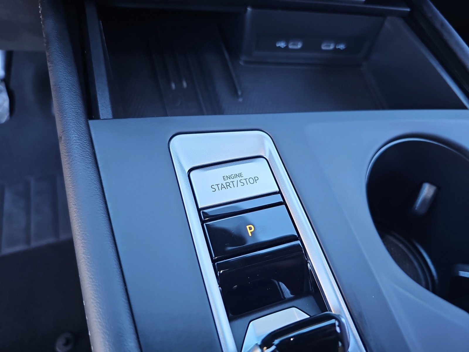 Certified 2025 Volkswagen Atlas Cross Sport SE image 29